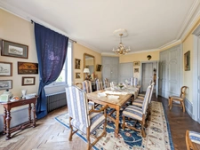 In Charrecey (71) Former wine estate of approximately 380 m² 13 minutes from the TGV station and 13000 m² of land!