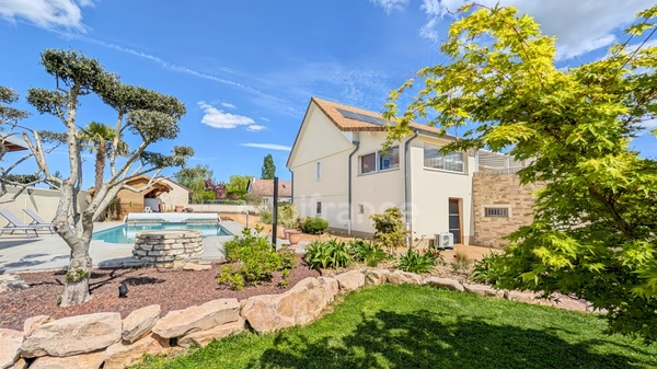 Maison à vendre 9 pièces (71) 3 minutes de Givry 184 m² 2 garages 2 dépendances piscine terrain de 1800 m²