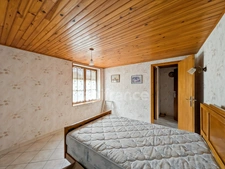 A LONGEPIERRE (71) à vendre ancienne ferme de 4 pièces nombreuses dépendances terrain de 3 851 m²