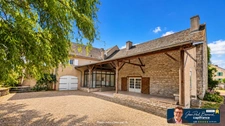 For sale: Magnificent 11-room house in Fontaines (71) with 7 bedrooms, garage, workshop, and 6000 m² of land!