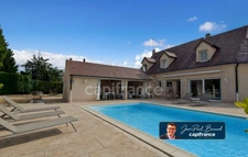 À 5 minutes de Chalon-sur-Saône (71) ​Superbe Villa de 223.59m² double garage et dépendance Parc de 1 800 m² Piscine & Pool House !