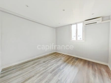 A vendre à Chalon-Sur-Saône (71) Local Commercial, bureaux, 2 appartements, 2 garages, terrain de 402 m²