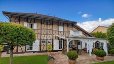 Maison de charme à Colombages de 184.67 m² à vendre 8 pièces SAINT GERMAIN DU BOIS (71) terrain de 443 m² piscine !