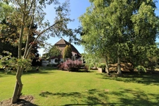 Dpt Saône et Loire (71), à vendre à 15 mn de St Marcel Villa de 163 m² et Maison ou Gite de 95 m² terrain de 4000 m²