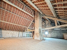 A LONGEPIERRE (71) à vendre ancienne ferme de 4 pièces nombreuses dépendances terrain de 3 851 m²