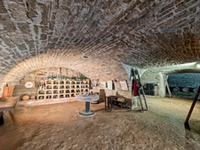 In Charrecey (71) Former wine estate of approximately 380 m² 13 minutes from the TGV station and 13000 m² of land!