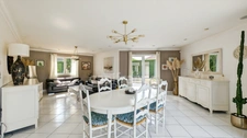 5 minutes from Chalon-sur-Saône (71) Superb Charming Villa – 200 m² living space – 1,800 m² grounds with swimming pool & pool house!