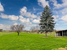 A LONGEPIERRE (71) à vendre ancienne ferme de 4 pièces nombreuses dépendances terrain de 3 851 m²