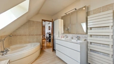 Saône-et-Loire department (71), for sale in Lessard-en-Bresse, 9-room house  