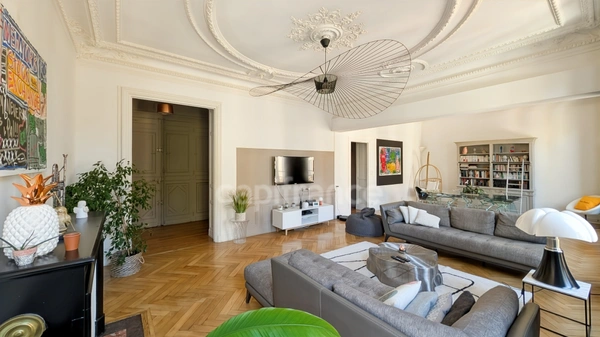 CHALON SUR SAONE (71) Magnifique Appartement haussmannien de 177,41 m² avec sa terrasse et ses 4 grandes chambres
