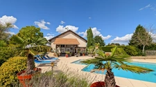 Maison à vendre 6 pièces LA CHARMEE (71) 4 chambres - terrain de 2747 m² abri voitures grande piscine !