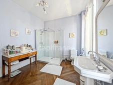 In Charrecey (71) Former wine estate of approximately 380 m² 13 minutes from the TGV station and 13000 m² of land!