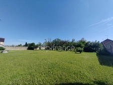 A vendre terrain à bâtir à CHALON SUR SAONE (71) d'environ 2 400 m² et D'une maison de 95 m²