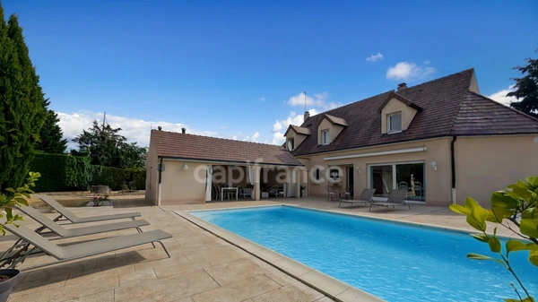 À 5 minutes de Chalon-sur-Saône (71) ​Superbe Villa de 200 m² double garage et dépendance Parc de 1 800 m² Piscine & Pool House !