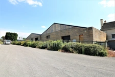 Dpt  (71), à vendre à Saint-Léger-Sur-Dheune Entrepôt-Local commercial de 400 m²