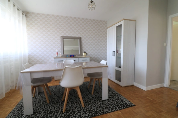 À SAISIR À CHALON-SUR-SAÔNE (71) – BEL APPARTEMENT DE 100.83 m² AVEC 2 BALCONS, GARAGE, PARKING ET CAVE !