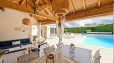 5 minutes from Chalon-sur-Saône (71) Superb Charming Villa – 200 m² living space – 1,800 m² grounds with swimming pool & pool house!