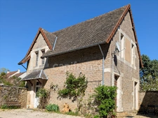 In Charrecey (71) Former wine estate of approximately 380 m² 13 minutes from the TGV station and 13000 m² of land!