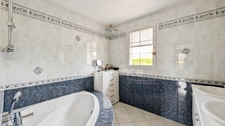 Maison à vendre 6 pièces LA CHARMEE (71) 4 chambres - terrain de 2747 m² abri voitures grande piscine !