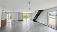Est de Chalon-Sur-Saône (71) à vendre Maison de 175 m² 6 pièces grand garage indépendant piscine pool house terrain de 759 m² !