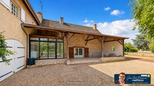For sale: Magnificent 11-room house in Fontaines (71) with 7 bedrooms, garage, workshop, and 6000 m² of land!
