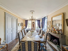 In Charrecey (71) Former wine estate of approximately 380 m² 13 minutes from the TGV station and 13000 m² of land!