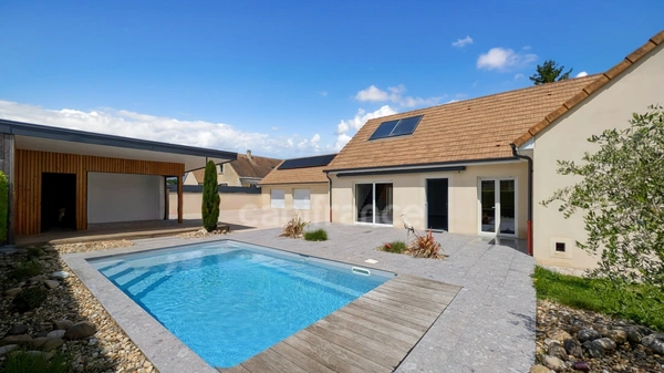 Est de Chalon-Sur-Saône (71) à vendre Maison de 175 m² 6 pièces grand garage indépendant piscine pool house terrain de 759 m² !