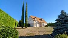 A 10 minutes de Chalon-Sur-Saône (71) Belle Villa de caractère de 149 m² 4 chambres  garage piscine terrain de 1601 m² !