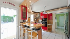5 minutes from Chalon-sur-Saône (71) Superb Charming Villa – 200 m² living space – 1,800 m² grounds with swimming pool & pool house!