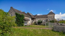 For sale: Magnificent 11-room house in Fontaines (71) with 7 bedrooms, garage, workshop, and 6000 m² of land!