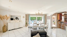 5 minutes from Chalon-sur-Saône (71) Superb Charming Villa – 200 m² living space – 1,800 m² grounds with swimming pool & pool house!