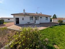 Maison de 87 m² de Plain-pied à vendre à Marnay (71) 4 pièces garage terrain de 1870 m² isolation extérieure !