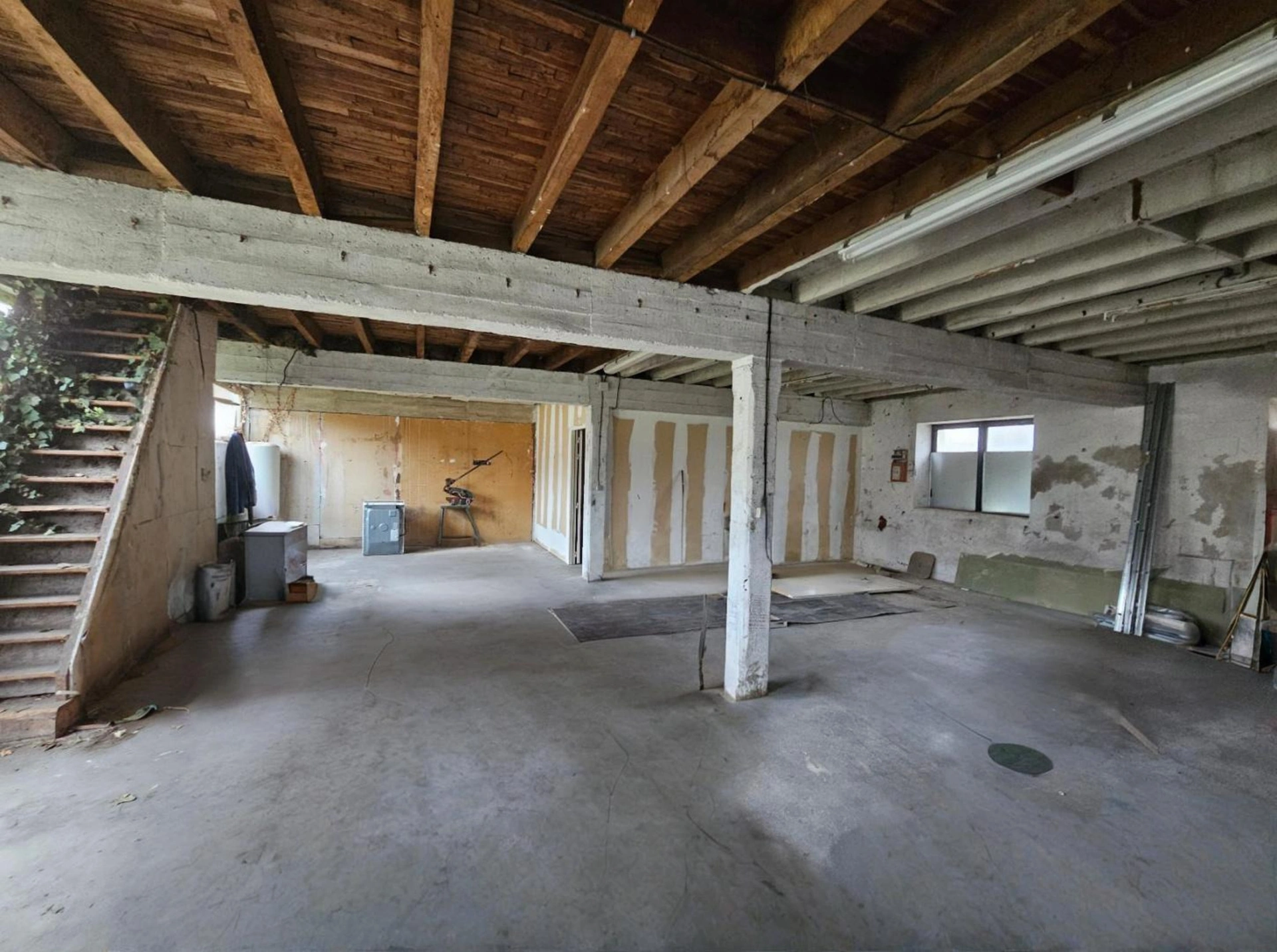 4 pièces 140 m² · à L'Isle d'Espagnac · 140 m² · 80 000 €