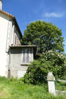 Maison à rénover avec local commercial et logement indépendants (Maurs, 15)