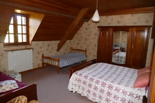 Maison 6 chambres avec 4600m2 de jardin, grand sous-sol, possibilité de vie en plain-pied (Calvinet-Puycapel, 15)