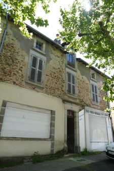 Maison à rénover avec local commercial et logement indépendants (Maurs, 15)