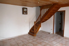 Maison en pierre avec petit jardin proche commerces et services (Puycapel-Calvinet, 15)