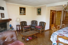 Maison 6 chambres avec 4600m2 de jardin, grand sous-sol, possibilité de vie en plain-pied (Calvinet-Puycapel, 15)