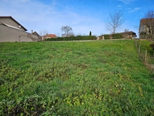 Terrain à bâtir, tout proche du centre-ville de Maurs (15)