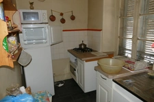 Maison à rénover avec local commercial et logement indépendants (Maurs, 15)