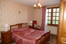 Maison 6 chambres avec 4600m2 de jardin, grand sous-sol, possibilité de vie en plain-pied (Calvinet-Puycapel, 15)