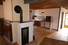 Grande maison rénovée avec atelier ou local commercial, terrasse panoramique et jardin (Mourjou - Puycapel, 15)