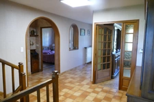 Maison 6 chambres avec 4600m2 de jardin, grand sous-sol, possibilité de vie en plain-pied (Calvinet-Puycapel, 15)