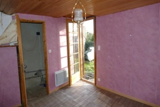 Maison en pierre avec petit jardin proche commerces et services (Puycapel-Calvinet, 15)