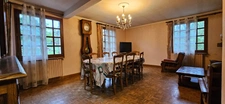 Maison 6 chambres avec 4600m2 de jardin, grand sous-sol, possibilité de vie en plain-pied (Calvinet-Puycapel, 15)
