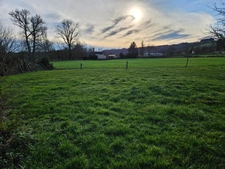 Grange sur 2 niveaux avec atelier, puits et terrain attenants
