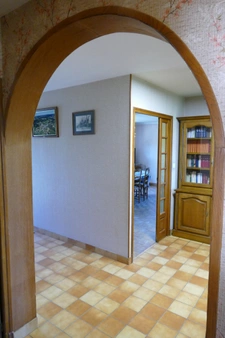 Maison 6 chambres avec 4600m2 de jardin, grand sous-sol, possibilité de vie en plain-pied (Calvinet-Puycapel, 15)