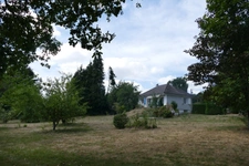 Maison plain-pied, restaurée, avec sous-sol et jardin, proche commerces et services médicaux