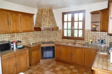 Maison 6 chambres avec 4600m2 de jardin, grand sous-sol, possibilité de vie en plain-pied (Calvinet-Puycapel, 15)