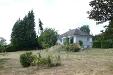 Maison plain-pied, restaurée, avec sous-sol et jardin, proche commerces et services médicaux